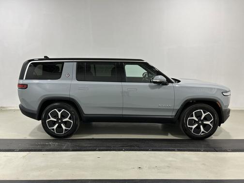 2024 Rivian R1S Adventure Package