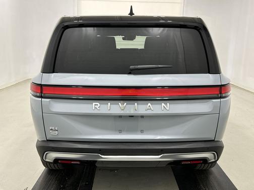 2024 Rivian R1S Adventure Package