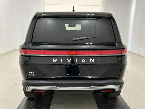 2025 Rivian R1S Adventure trim