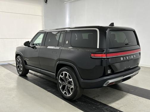 2025 Rivian R1S Adventure trim