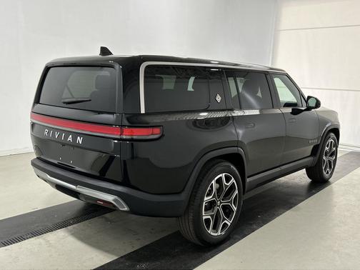 2025 Rivian R1S Adventure trim