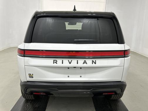 2025 Rivian R1S Ascend Tri Motor Max Pack