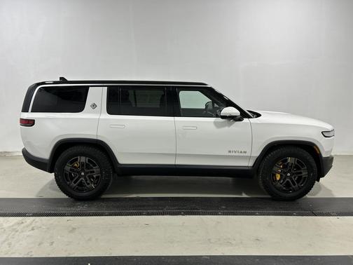 2023 Rivian R1S Adventure