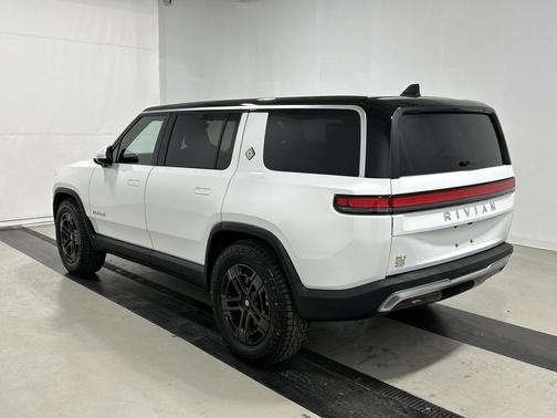 2023 Rivian R1S Adventure