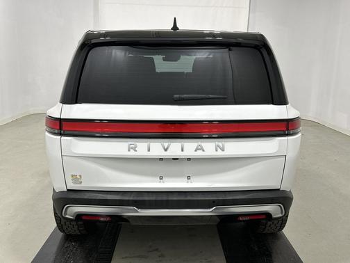 2023 Rivian R1S Adventure