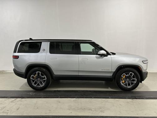 2023 Rivian R1S Adventure