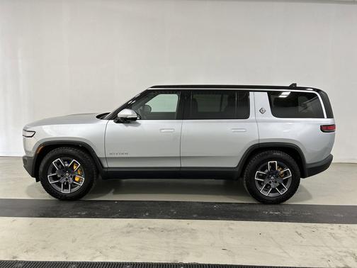 2023 Rivian R1S Adventure