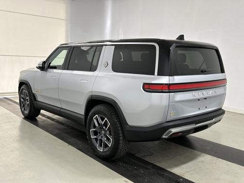 2023 Rivian R1S Adventure