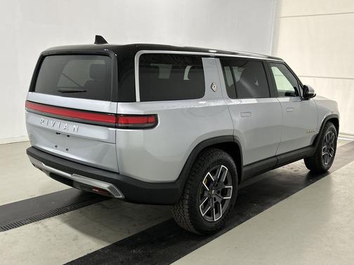 2023 Rivian R1S Adventure