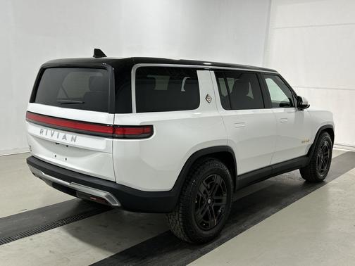 2024 Rivian R1S Adventure Quad Motor Large Pack