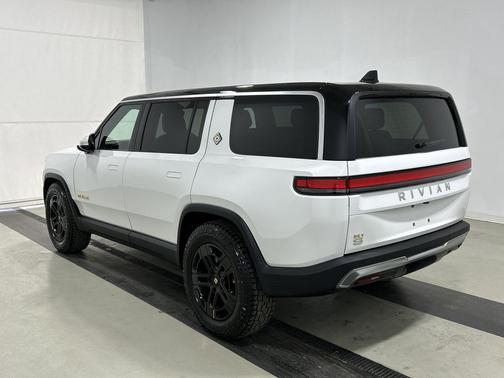 2024 Rivian R1S Adventure Quad Motor Large Pack