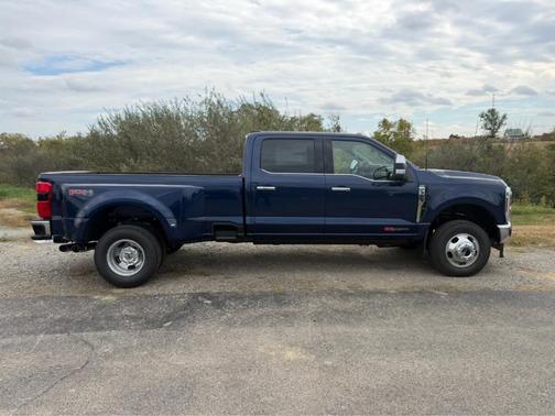 Neptune Blue 2027 Ford F-350 Lariat Super Duty