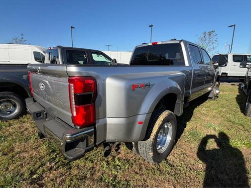 Iconic Silver Metallic 2027 Ford F-350 Lariat Super Duty