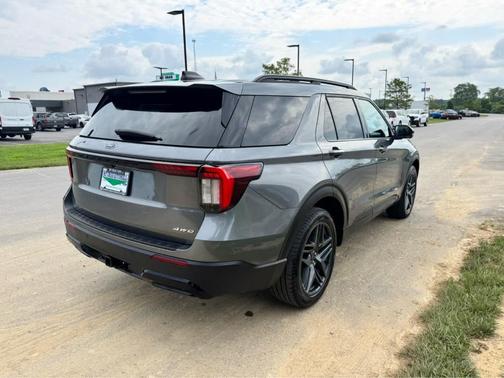 Carbonized Gray Metallic 2025 Ford Explorer ST-Line