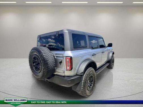 Iconic Silver Metallic 2022 Ford Bronco Wildtrak