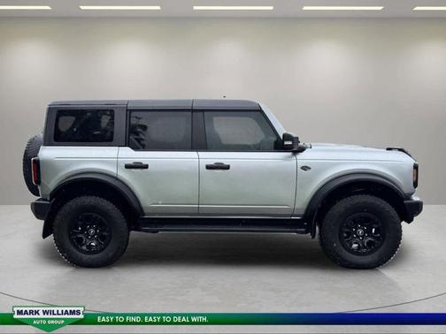 Iconic Silver Metallic 2022 Ford Bronco Wildtrak