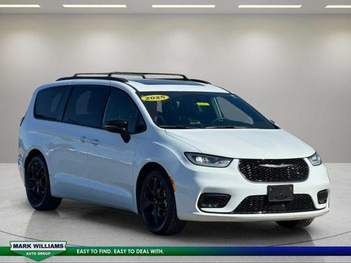 Bright White Clearcoat 2025 Chrysler Pacifica Limited