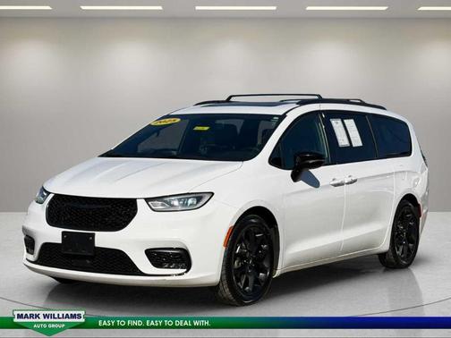 Bright White Clearcoat 2025 Chrysler Pacifica Limited