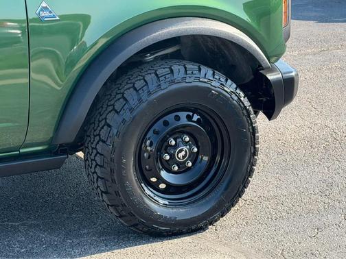 Eruption Green Metallic 2023 Ford Bronco Black Diamond