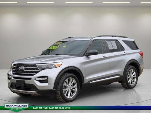 Iconic Silver Metallic 2023 Ford Explorer XLT