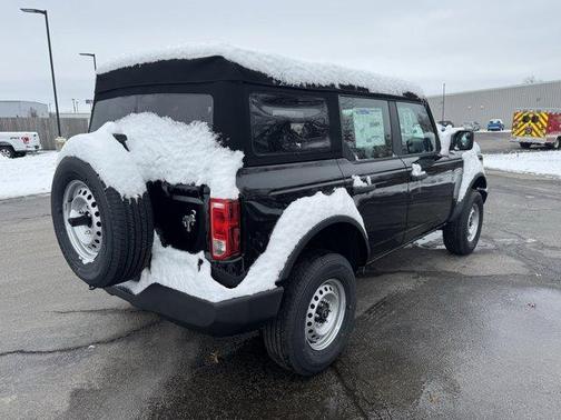 2025 Ford Bronco Base