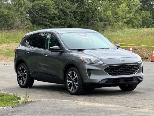 Carbonized Gray Metallic 2022 Ford Escape SE