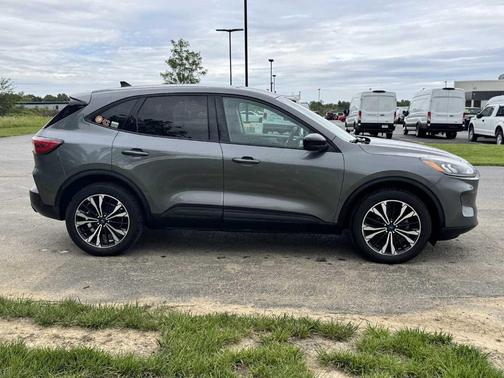Carbonized Gray Metallic 2022 Ford Escape SE