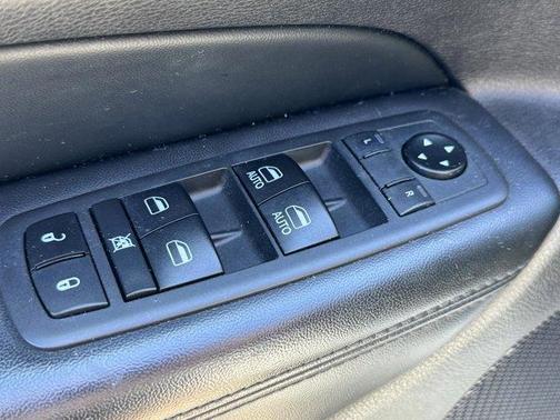 Bright White Clearcoat 2019 Jeep Grand Cherokee Altitude
