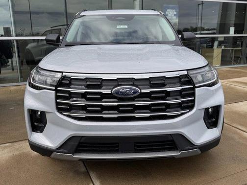 Space White Metallic 2026 Ford Explorer Active