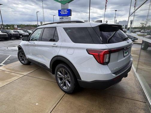 Space White Metallic 2026 Ford Explorer Active