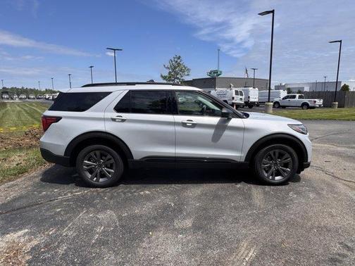 Space White Metallic 2026 Ford Explorer Active
