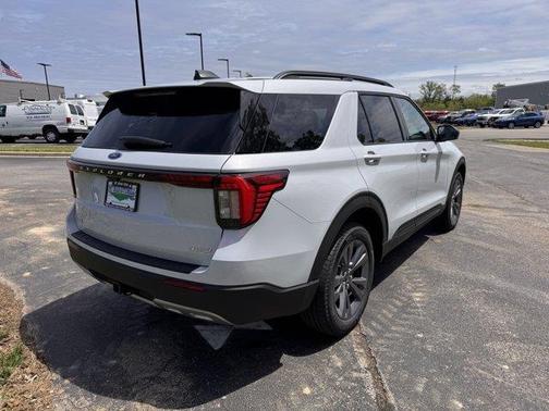 Space White Metallic 2026 Ford Explorer Active