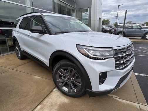 Space White Metallic 2026 Ford Explorer Active