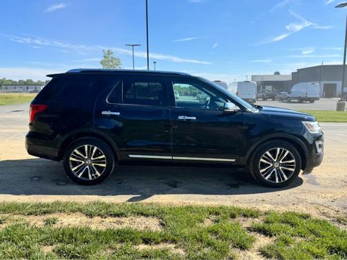 Shadow Black 2017 Ford Explorer Platinum