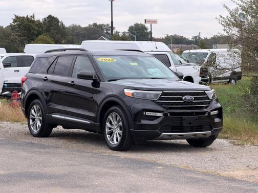 Agate Black Metallic 2022 Ford Explorer XLT