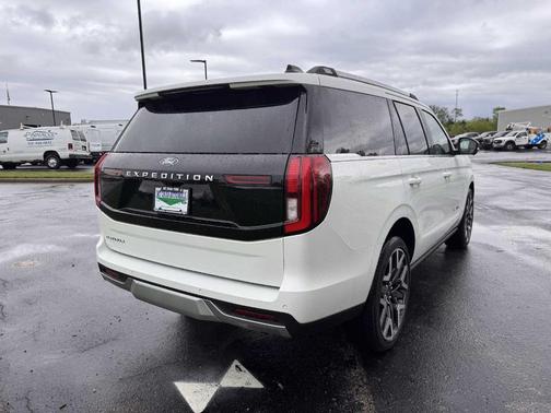 Star White 2026 Ford Expedition Platinum