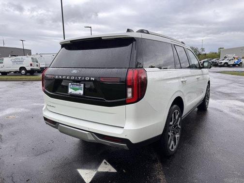 Star White 2026 Ford Expedition Platinum