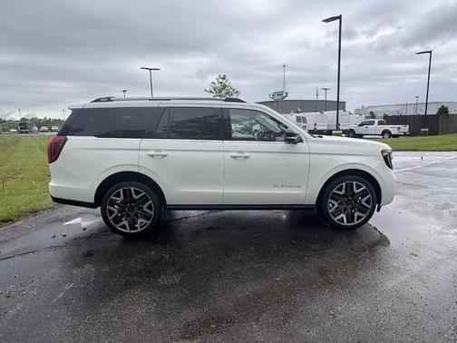 Star White 2026 Ford Expedition Platinum