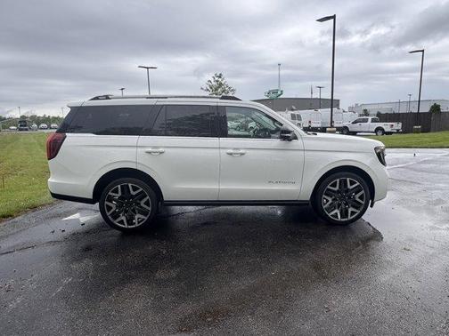 Star White 2026 Ford Expedition Platinum