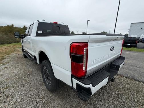 Oxford White 2027 Ford F-250 XLT