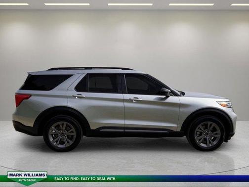 Iconic Silver Metallic 2022 Ford Explorer XLT