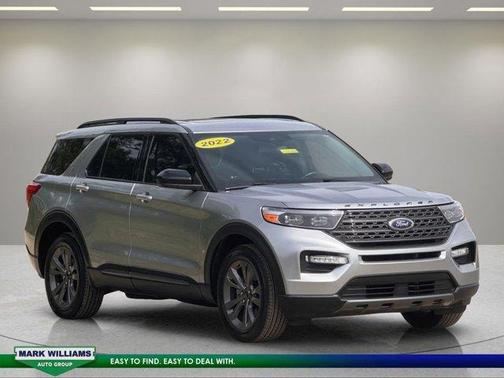 Iconic Silver Metallic 2022 Ford Explorer XLT