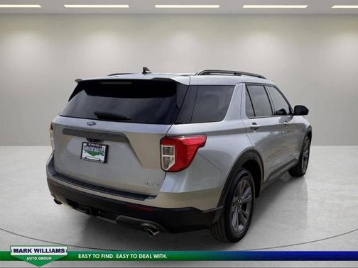 Iconic Silver Metallic 2022 Ford Explorer XLT