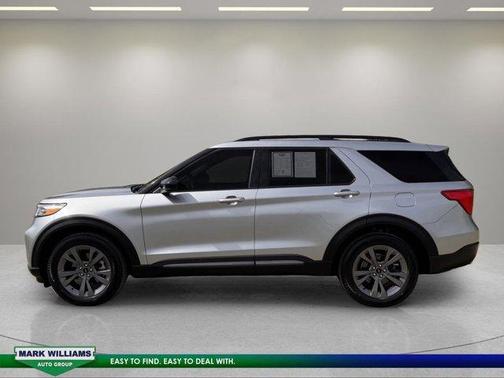 Iconic Silver Metallic 2022 Ford Explorer XLT