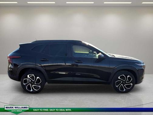 Mosaic Black Metallic 2025 Chevrolet Trax 2RS