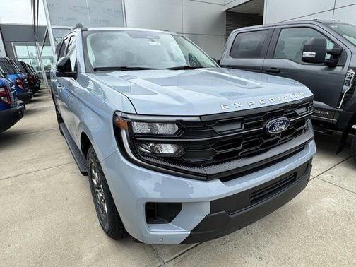 Glacier Gray Metallic 2026 Ford Expedition Max Active