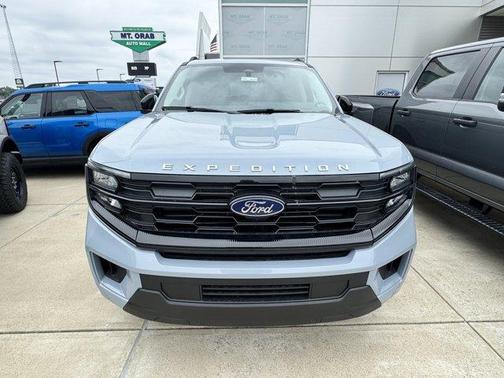 Glacier Gray Metallic 2026 Ford Expedition Max Active