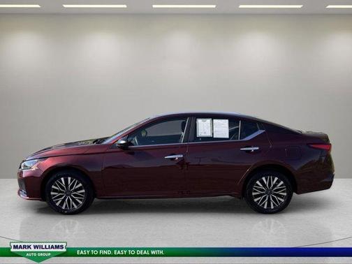 Garnet Pearl Me 2025 Nissan Altima SV