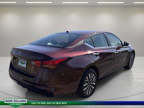 Garnet Pearl Me 2025 Nissan Altima SV