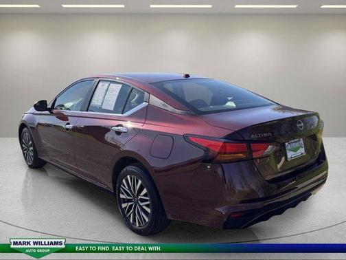 Garnet Pearl Me 2025 Nissan Altima SV
